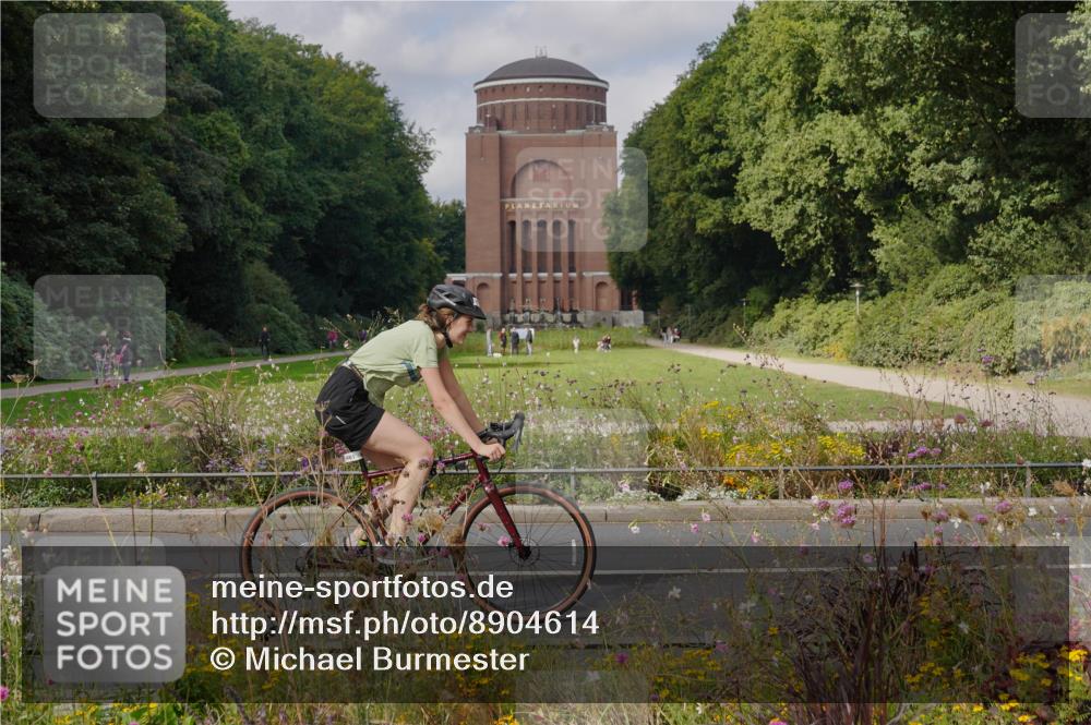 14.09.2025 - Stadtparktriathlon Michael Burmester http://msf.ph/oto/8904614 14.09.2025 11:35:05 Radfahren 924, 961, 985, 1012, 1082 meine-sportfotos.de