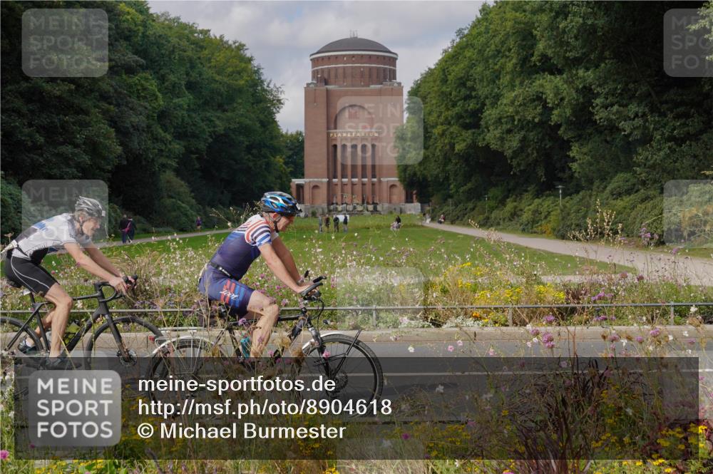 14.09.2025 - Stadtparktriathlon Michael Burmester http://msf.ph/oto/8904618 14.09.2025 11:35:16 Radfahren 868, 932, 990, 1012, 1041, 1103 meine-sportfotos.de