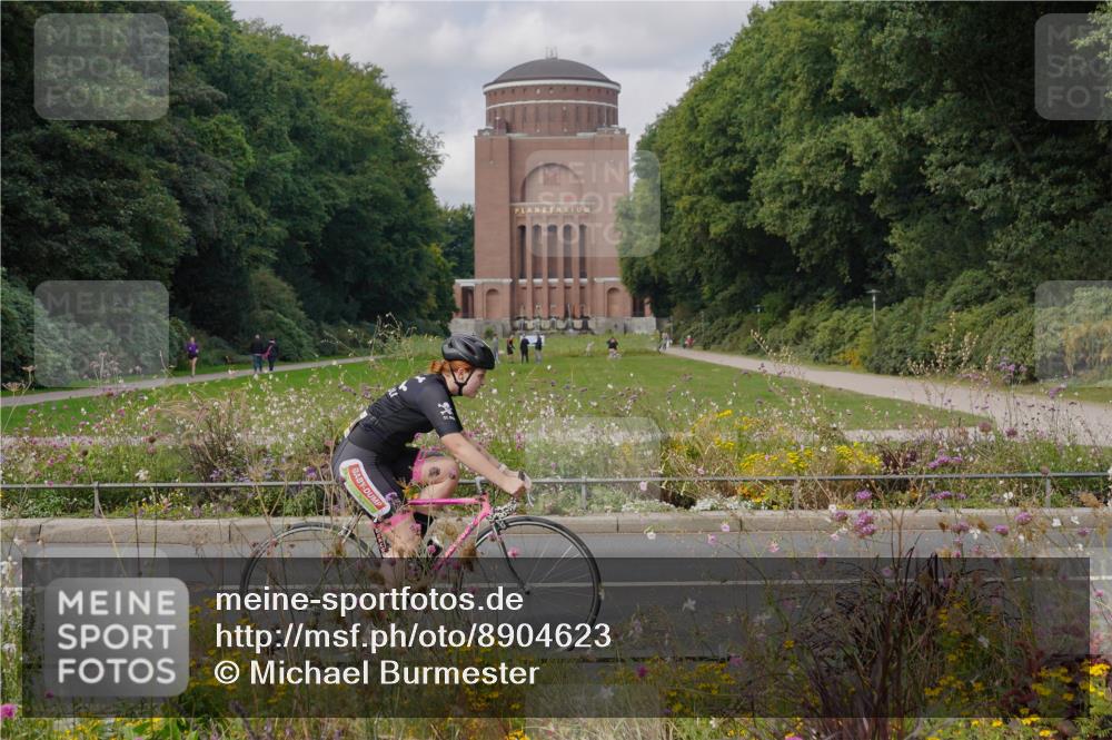 14.09.2025 - Stadtparktriathlon Michael Burmester http://msf.ph/oto/8904623 14.09.2025 11:35:29 Radfahren 931, 941, 947, 1023 meine-sportfotos.de