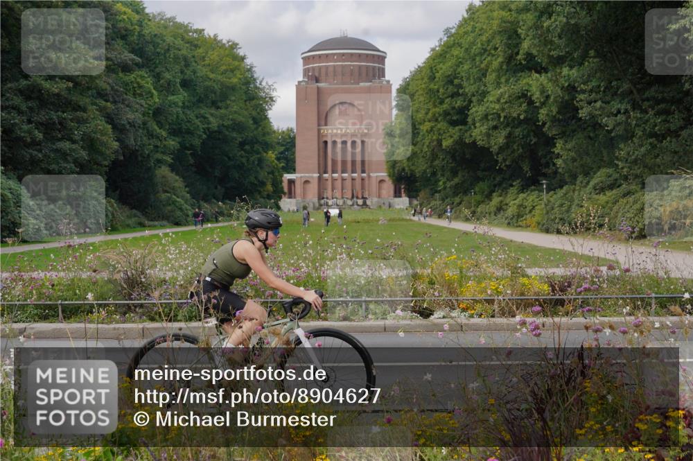 14.09.2025 - Stadtparktriathlon Michael Burmester http://msf.ph/oto/8904627 14.09.2025 11:35:47 Radfahren 995, 996, 1020, 1076 meine-sportfotos.de