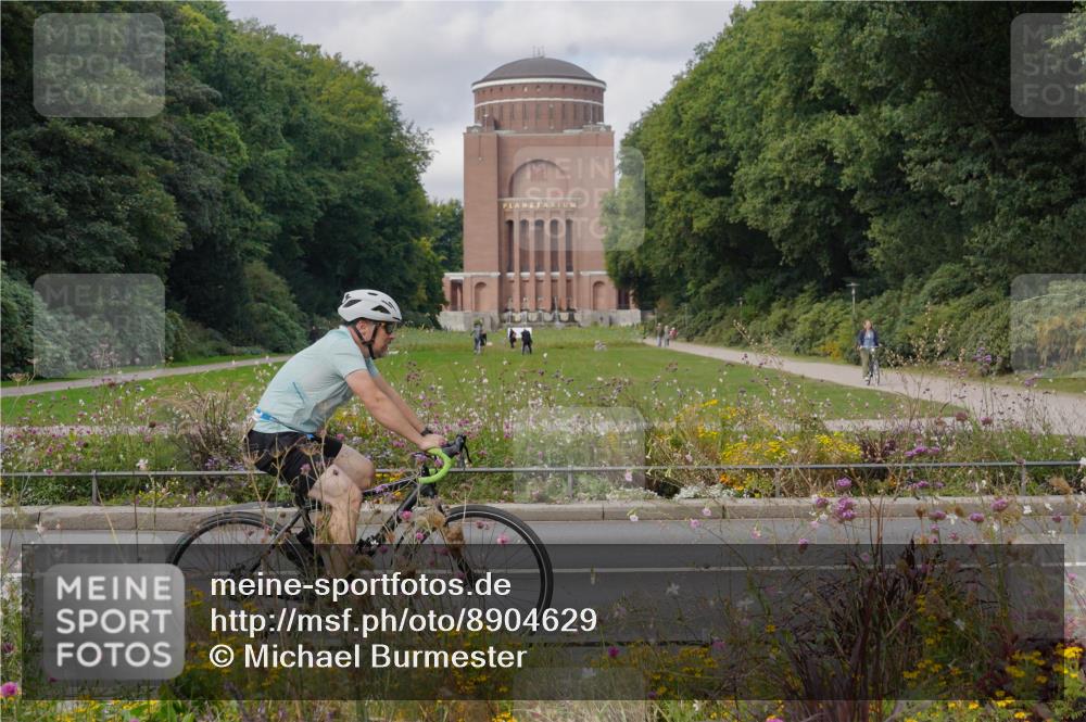 14.09.2025 - Stadtparktriathlon Michael Burmester http://msf.ph/oto/8904629 14.09.2025 11:35:56 Radfahren 837, 925, 996, 1076, 1092, 1113 meine-sportfotos.de