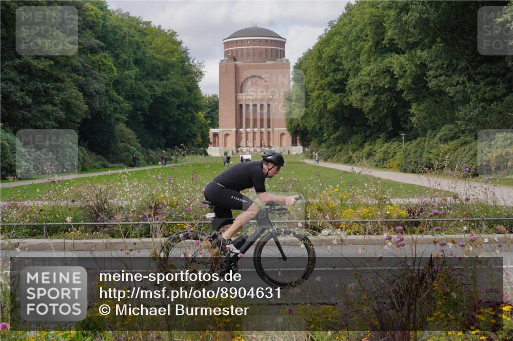 14.09.2025 - Stadtparktriathlon Michael Burmester http://msf.ph/oto/8904631 14.09.2025 11:36:04 Radfahren 925, 944, 1009, 1092, 1113 meine-sportfotos.de