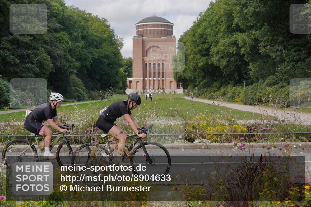 14.09.2025 - Stadtparktriathlon Michael Burmester http://msf.ph/oto/8904633 14.09.2025 11:36:07 Radfahren 925, 944, 1009, 1092 meine-sportfotos.de