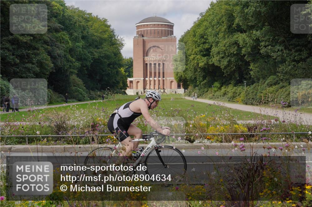 14.09.2025 - Stadtparktriathlon Michael Burmester http://msf.ph/oto/8904634 14.09.2025 11:36:17 Radfahren 890, 1072, 1097 meine-sportfotos.de