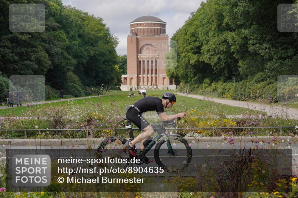 14.09.2025 - Stadtparktriathlon Michael Burmester http://msf.ph/oto/8904635 14.09.2025 11:36:18 Radfahren 890, 1072, 1097 meine-sportfotos.de