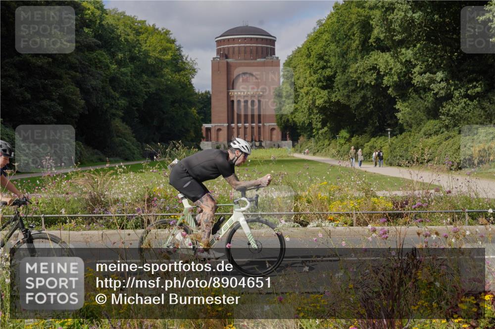 14.09.2025 - Stadtparktriathlon Michael Burmester http://msf.ph/oto/8904651 14.09.2025 11:37:08 Radfahren 975, 1027, 1048 meine-sportfotos.de
