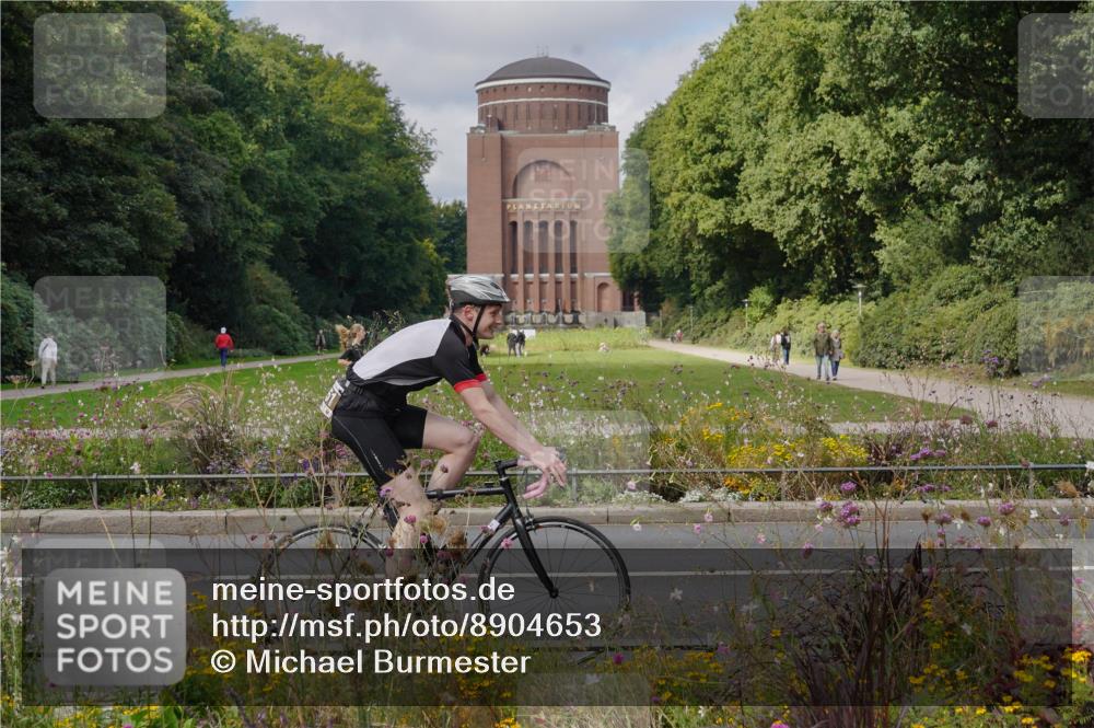 14.09.2025 - Stadtparktriathlon Michael Burmester http://msf.ph/oto/8904653 14.09.2025 11:37:19 Radfahren 1051 meine-sportfotos.de