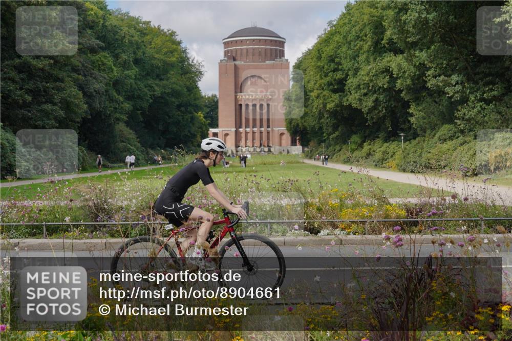 14.09.2025 - Stadtparktriathlon Michael Burmester http://msf.ph/oto/8904661 14.09.2025 11:37:50 Radfahren 981, 984, 987, 1026, 1039, 1043, 1054 meine-sportfotos.de
