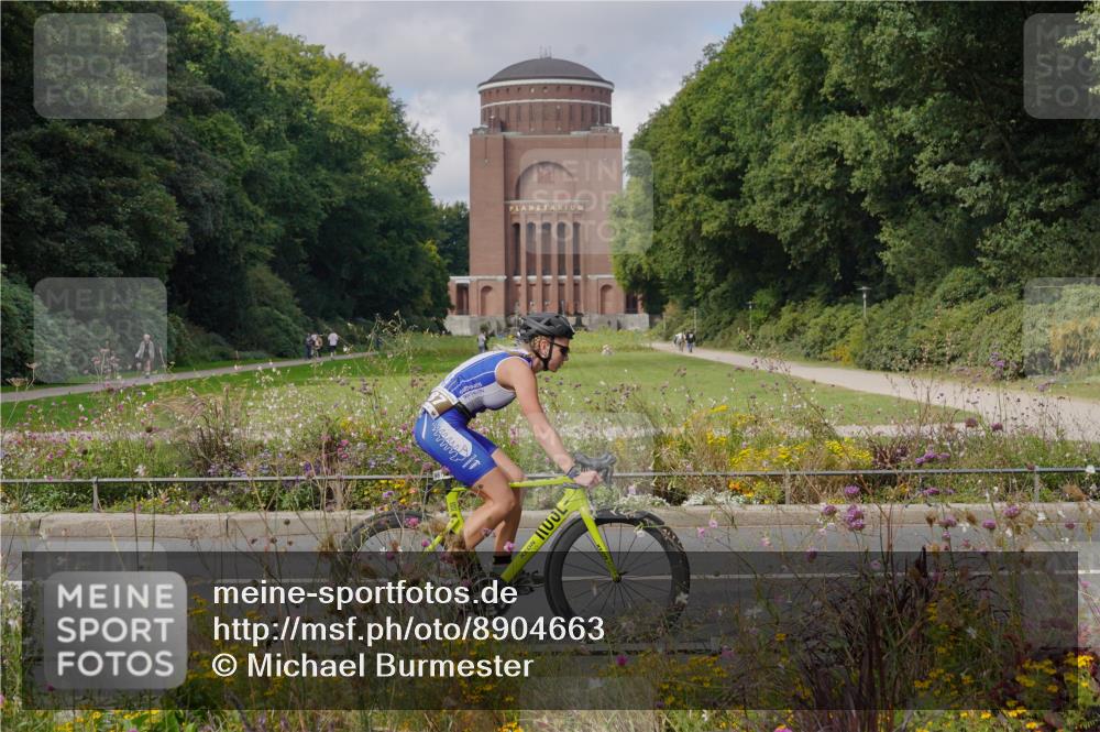 14.09.2025 - Stadtparktriathlon Michael Burmester http://msf.ph/oto/8904663 14.09.2025 11:38:00 Radfahren 963, 987, 1033, 1064, 1080, 1102 meine-sportfotos.de