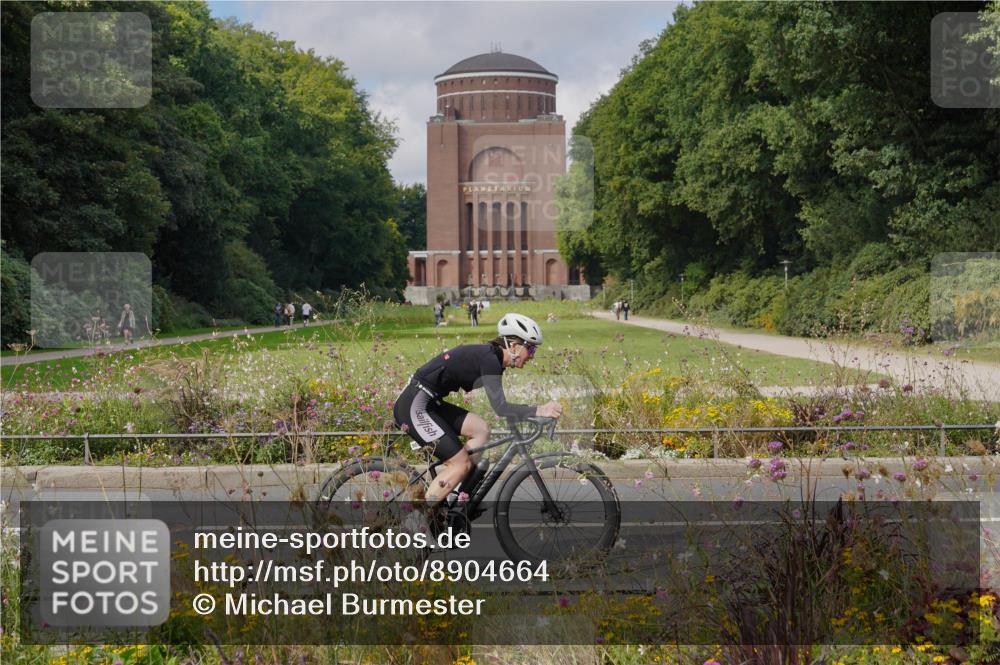 14.09.2025 - Stadtparktriathlon Michael Burmester http://msf.ph/oto/8904664 14.09.2025 11:38:01 Radfahren 963, 987, 1033, 1064, 1080, 1102 meine-sportfotos.de