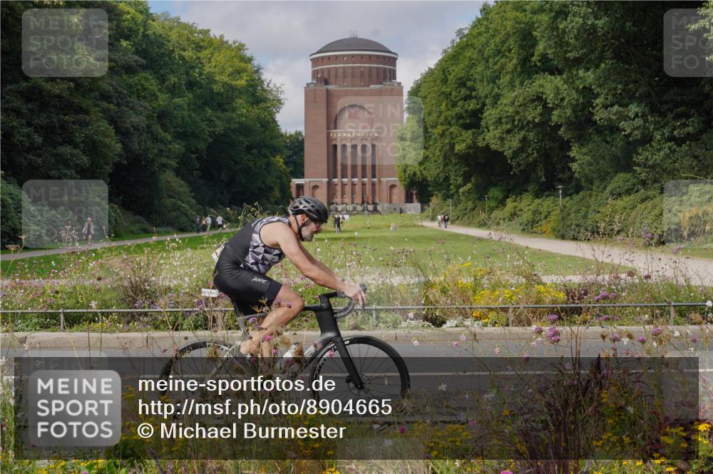 14.09.2025 - Stadtparktriathlon Michael Burmester http://msf.ph/oto/8904665 14.09.2025 11:38:01 Radfahren 963, 987, 1033, 1064, 1080, 1102 meine-sportfotos.de