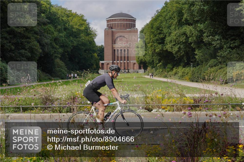14.09.2025 - Stadtparktriathlon Michael Burmester http://msf.ph/oto/8904666 14.09.2025 11:38:02 Radfahren 963, 987, 1033, 1064, 1080, 1102 meine-sportfotos.de