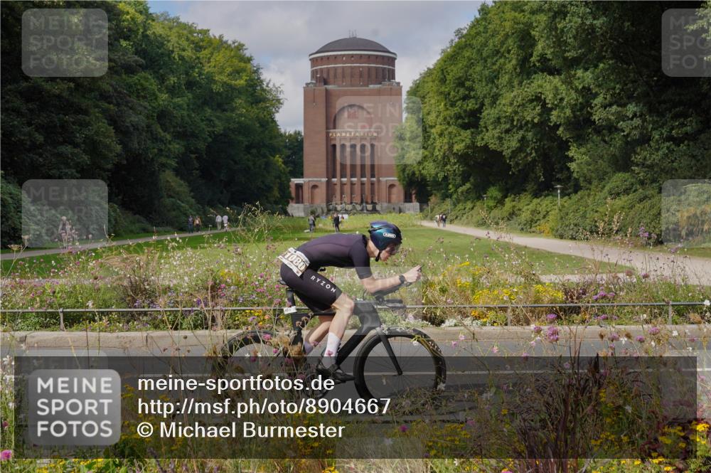 14.09.2025 - Stadtparktriathlon Michael Burmester http://msf.ph/oto/8904667 14.09.2025 11:38:04 Radfahren 963, 987, 1033, 1064, 1080, 1102 meine-sportfotos.de