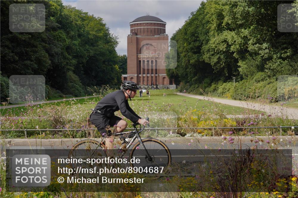 14.09.2025 - Stadtparktriathlon Michael Burmester http://msf.ph/oto/8904687 14.09.2025 11:39:18 Radfahren 927, 960, 1087, 1091 meine-sportfotos.de