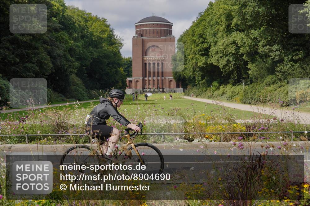 14.09.2025 - Stadtparktriathlon Michael Burmester http://msf.ph/oto/8904690 14.09.2025 11:39:27 Radfahren 927, 940, 960, 1031, 1058, 1073, 1087, 1110 meine-sportfotos.de
