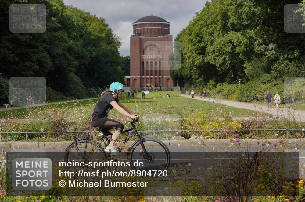 14.09.2025 - Stadtparktriathlon Michael Burmester http://msf.ph/oto/8904720 14.09.2025 11:40:52 Radfahren 948, 958, 978, 1006, 1036, 1071, 1098 meine-sportfotos.de