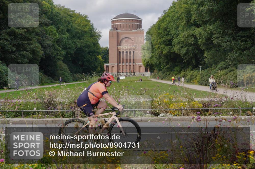14.09.2025 - Stadtparktriathlon Michael Burmester http://msf.ph/oto/8904731 14.09.2025 11:41:35 Radfahren 930, 942, 986, 1079 meine-sportfotos.de