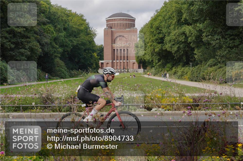 14.09.2025 - Stadtparktriathlon Michael Burmester http://msf.ph/oto/8904733 14.09.2025 11:41:46 Radfahren 974, 1041, 1050 meine-sportfotos.de