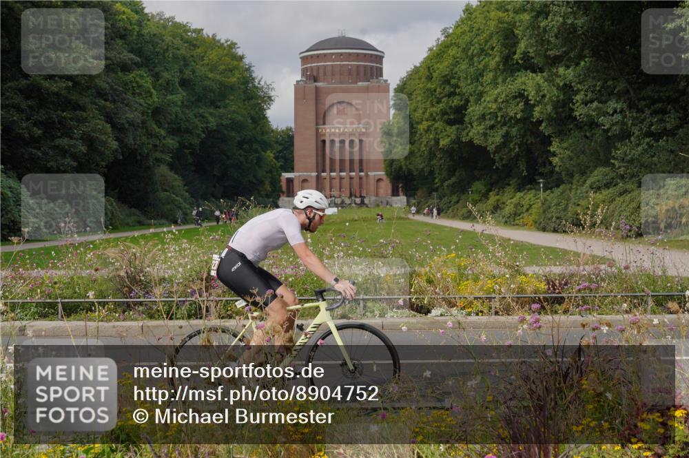 14.09.2025 - Stadtparktriathlon Michael Burmester http://msf.ph/oto/8904752 14.09.2025 11:42:33 Radfahren 993, 997, 1005, 1011, 1012, 1023, 1066, 1076, 1092, 1103 meine-sportfotos.de