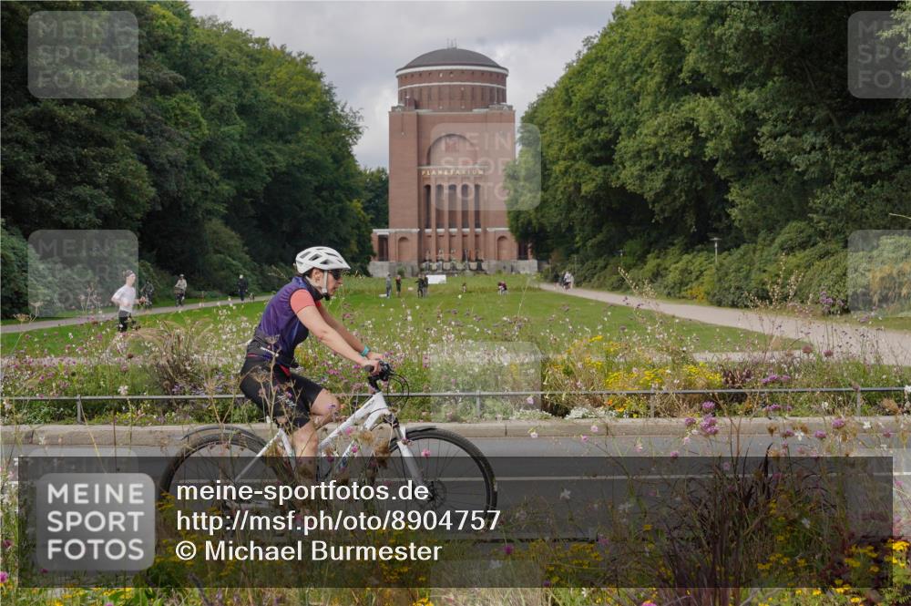 14.09.2025 - Stadtparktriathlon Michael Burmester http://msf.ph/oto/8904757 14.09.2025 11:42:41 Radfahren 993, 997, 1000, 1005, 1017, 1072, 1076, 1094, 1103, 1113 meine-sportfotos.de