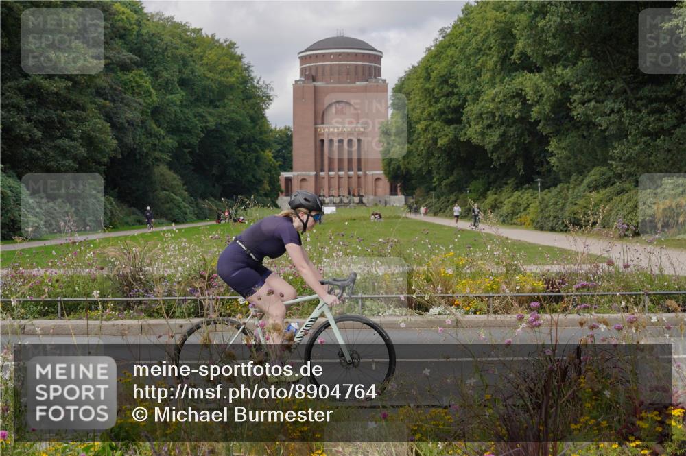 14.09.2025 - Stadtparktriathlon Michael Burmester http://msf.ph/oto/8904764 14.09.2025 11:42:52 Radfahren 824, 926, 941, 990, 1000, 1029, 1055, 1075, 1094 meine-sportfotos.de