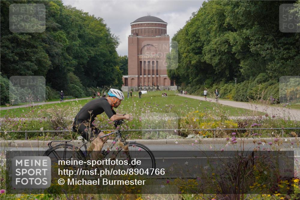 14.09.2025 - Stadtparktriathlon Michael Burmester http://msf.ph/oto/8904766 14.09.2025 11:42:54 Radfahren 789, 824, 926, 941, 976, 990, 1029, 1055, 1075, 1094, 1119 meine-sportfotos.de