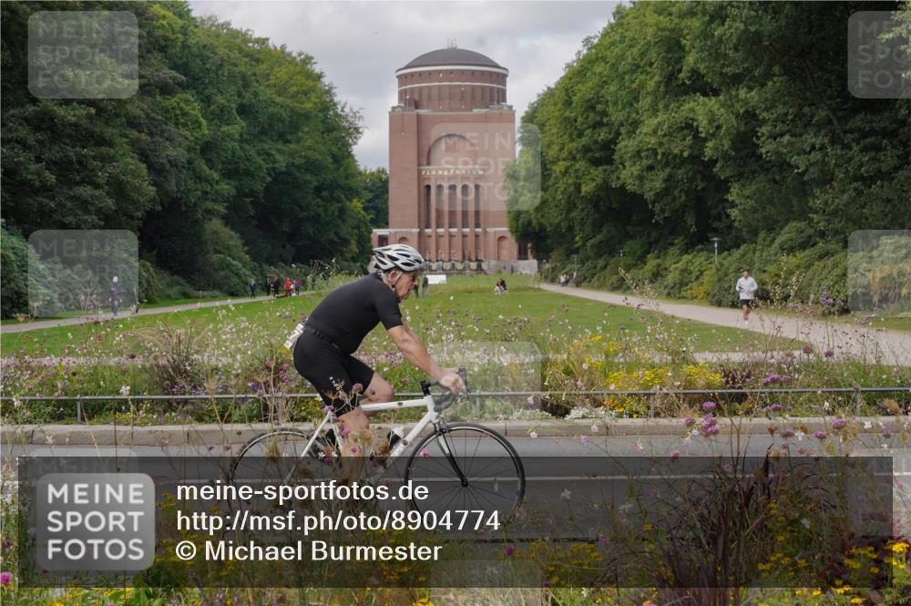 14.09.2025 - Stadtparktriathlon Michael Burmester http://msf.ph/oto/8904774 14.09.2025 11:43:06 Radfahren 789, 941, 976, 1008, 1057, 1119 meine-sportfotos.de