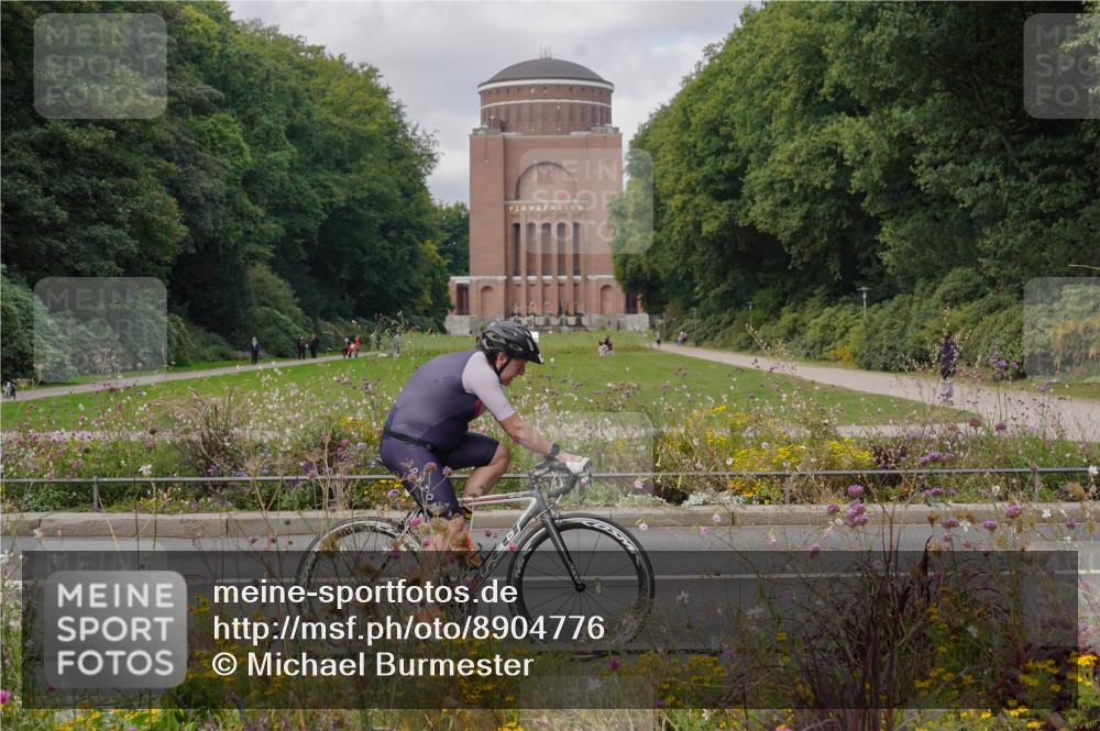 14.09.2025 - Stadtparktriathlon Michael Burmester http://msf.ph/oto/8904776 14.09.2025 11:43:19 Radfahren 946, 985, 1059, 1117 meine-sportfotos.de