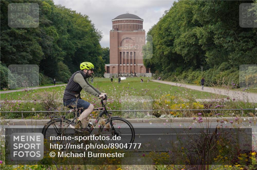 14.09.2025 - Stadtparktriathlon Michael Burmester http://msf.ph/oto/8904777 14.09.2025 11:43:23 Radfahren 946, 961, 985, 1059, 1077, 1117 meine-sportfotos.de