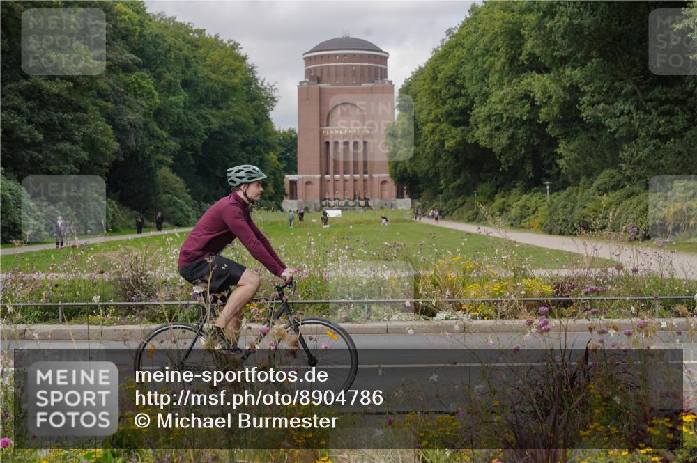 14.09.2025 - Stadtparktriathlon Michael Burmester http://msf.ph/oto/8904786 14.09.2025 11:43:54 Radfahren 932, 1020, 1081, 1083, 1101 meine-sportfotos.de