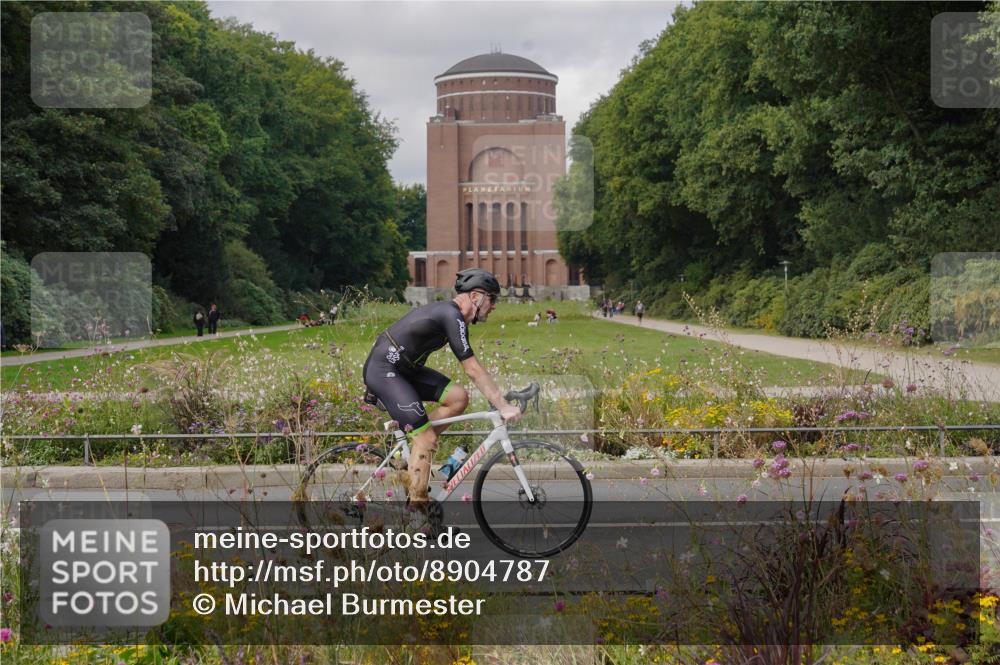 14.09.2025 - Stadtparktriathlon Michael Burmester http://msf.ph/oto/8904787 14.09.2025 11:44:02 Radfahren 925, 1020, 1027, 1083, 1101 meine-sportfotos.de