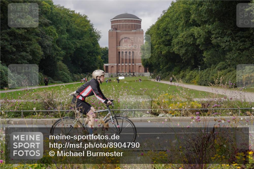 14.09.2025 - Stadtparktriathlon Michael Burmester http://msf.ph/oto/8904790 14.09.2025 11:44:15 Radfahren 925, 996, 1027, 1115 meine-sportfotos.de