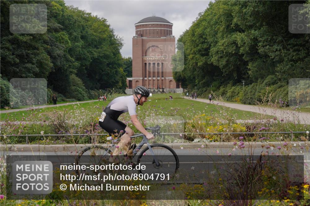 14.09.2025 - Stadtparktriathlon Michael Burmester http://msf.ph/oto/8904791 14.09.2025 11:44:17 Radfahren 996, 1026, 1115 meine-sportfotos.de