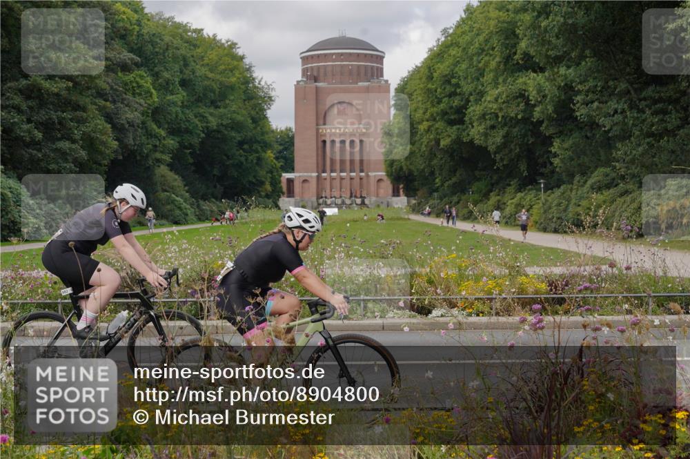 14.09.2025 - Stadtparktriathlon Michael Burmester http://msf.ph/oto/8904800 14.09.2025 11:44:36 Radfahren 931, 938, 944, 973, 982, 989, 995, 1009, 1051, 1080 meine-sportfotos.de