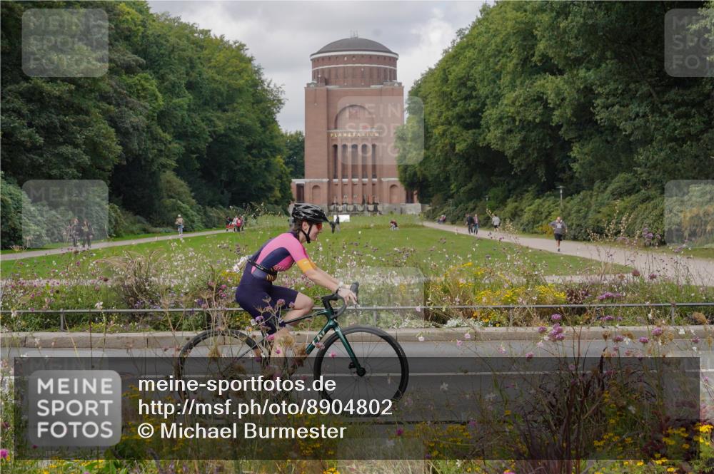 14.09.2025 - Stadtparktriathlon Michael Burmester http://msf.ph/oto/8904802 14.09.2025 11:44:39 Radfahren 938, 944, 973, 982, 989, 995, 1043, 1080 meine-sportfotos.de