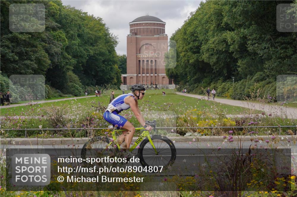 14.09.2025 - Stadtparktriathlon Michael Burmester http://msf.ph/oto/8904807 14.09.2025 11:44:56 Radfahren 987, 1048, 1107 meine-sportfotos.de