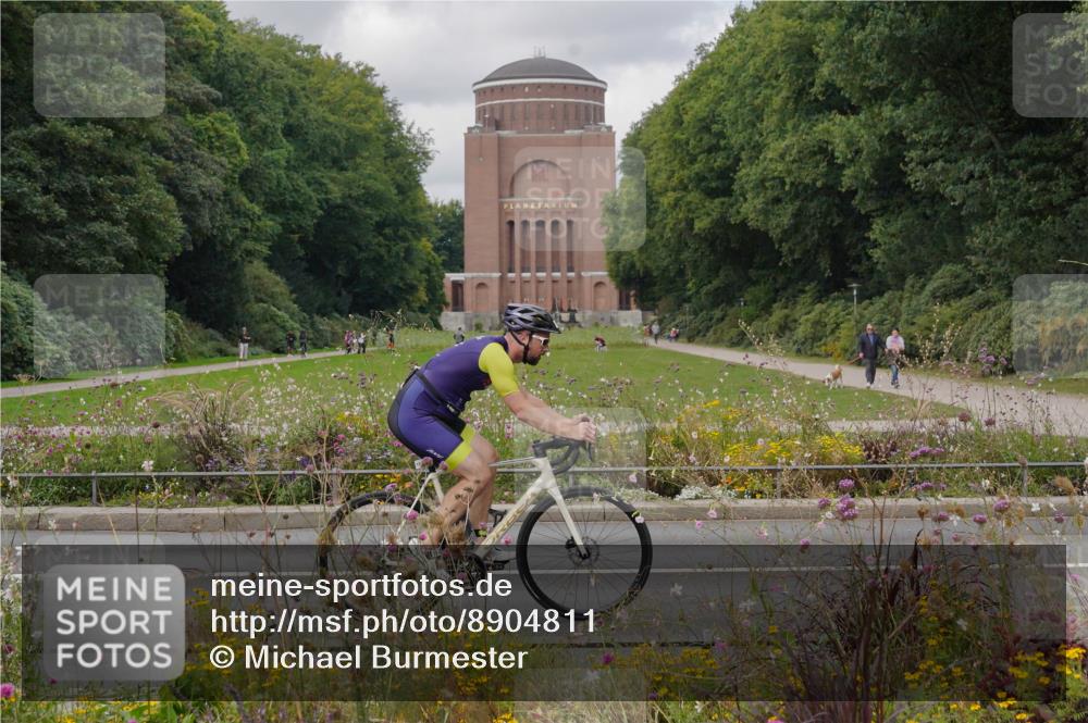 14.09.2025 - Stadtparktriathlon Michael Burmester http://msf.ph/oto/8904811 14.09.2025 11:45:13 Radfahren 1054 meine-sportfotos.de