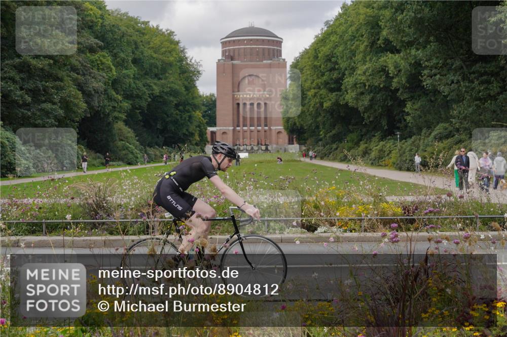 14.09.2025 - Stadtparktriathlon Michael Burmester http://msf.ph/oto/8904812 14.09.2025 11:45:26 Radfahren 1033, 1039, 1064, 1078 meine-sportfotos.de