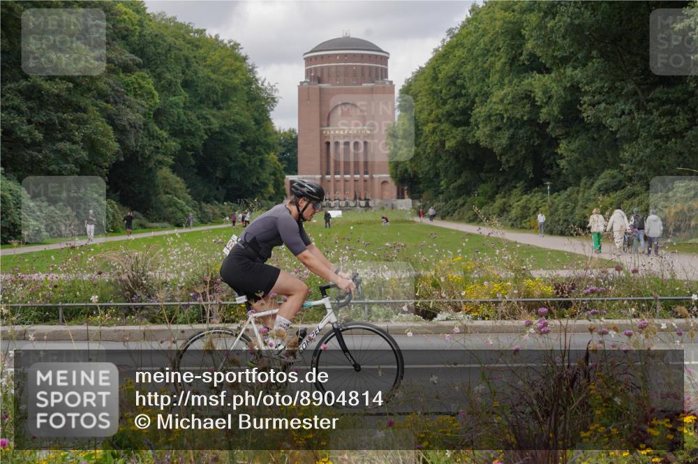 14.09.2025 - Stadtparktriathlon Michael Burmester http://msf.ph/oto/8904814 14.09.2025 11:45:31 Radfahren 963, 981, 1033, 1039, 1064, 1078 meine-sportfotos.de