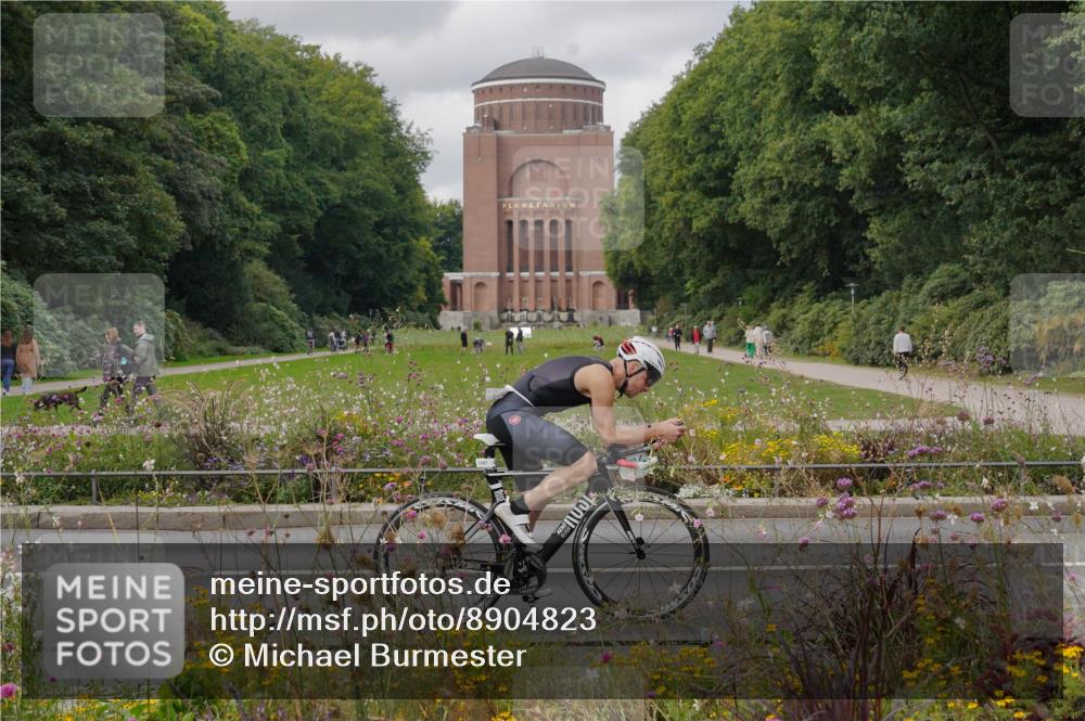 14.09.2025 - Stadtparktriathlon Michael Burmester http://msf.ph/oto/8904823 14.09.2025 11:46:14 Radfahren 1046, 1067, 1096, 1099 meine-sportfotos.de