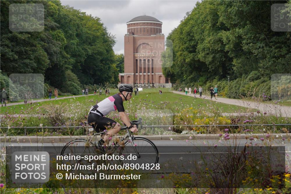 14.09.2025 - Stadtparktriathlon Michael Burmester http://msf.ph/oto/8904828 14.09.2025 11:46:30 Radfahren 943, 1031, 1062, 1065, 1086 meine-sportfotos.de