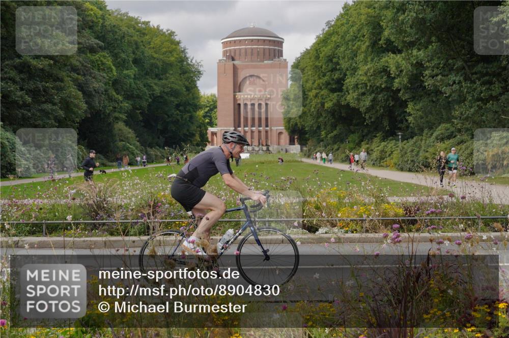 14.09.2025 - Stadtparktriathlon Michael Burmester http://msf.ph/oto/8904830 14.09.2025 11:46:40 Radfahren 939, 1025, 1031, 1058, 1063 meine-sportfotos.de