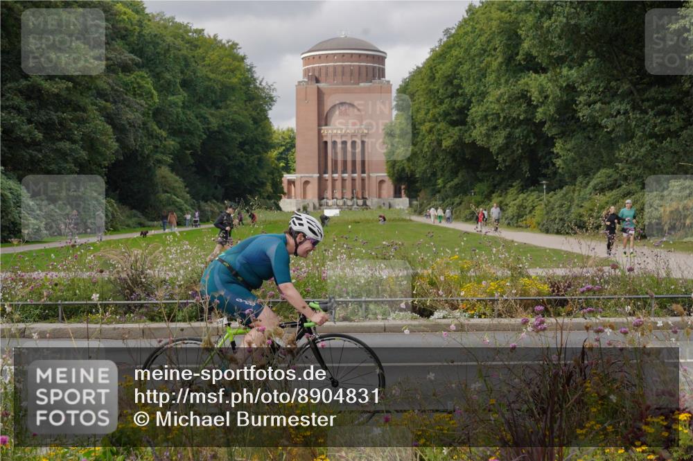 14.09.2025 - Stadtparktriathlon Michael Burmester http://msf.ph/oto/8904831 14.09.2025 11:46:40 Radfahren 939, 1025, 1031, 1058, 1063 meine-sportfotos.de