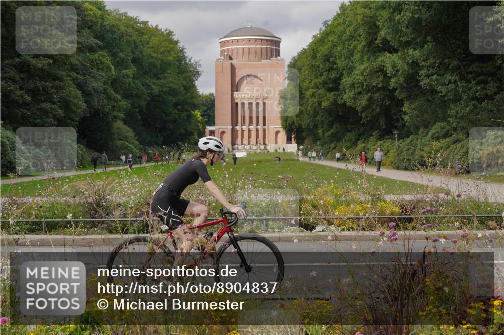 14.09.2025 - Stadtparktriathlon Michael Burmester http://msf.ph/oto/8904837 14.09.2025 11:46:51 Radfahren 984, 1087 meine-sportfotos.de