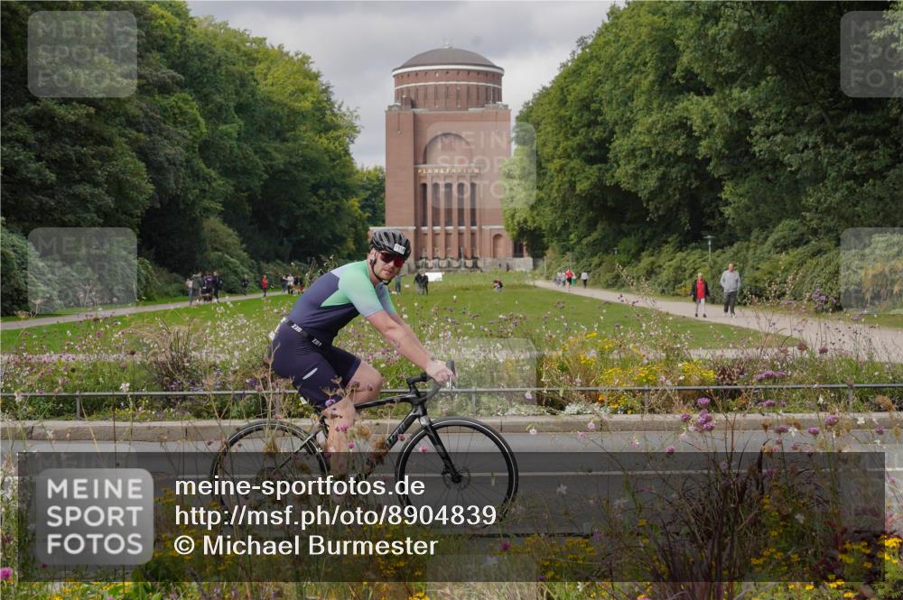14.09.2025 - Stadtparktriathlon Michael Burmester http://msf.ph/oto/8904839 14.09.2025 11:47:04 Radfahren 937, 940, 955, 1060, 1069, 1073, 1091, 1110, 1120 meine-sportfotos.de