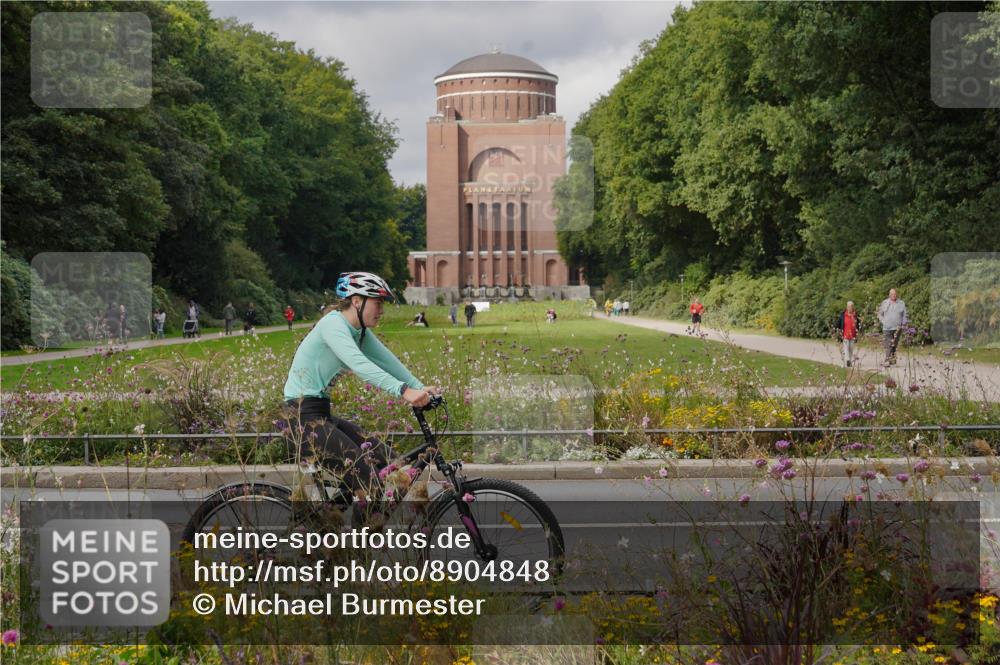 14.09.2025 - Stadtparktriathlon Michael Burmester http://msf.ph/oto/8904848 14.09.2025 11:47:18 Radfahren 998, 1016, 1036, 1095 meine-sportfotos.de