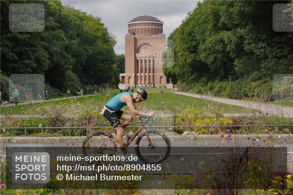 14.09.2025 - Stadtparktriathlon Michael Burmester http://msf.ph/oto/8904855 14.09.2025 11:48:02 Radfahren 927, 952, 960, 1049, 1116 meine-sportfotos.de