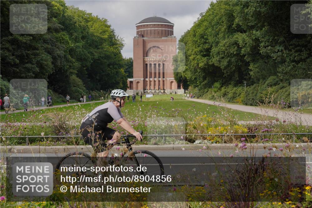 14.09.2025 - Stadtparktriathlon Michael Burmester http://msf.ph/oto/8904856 14.09.2025 11:48:04 Radfahren 927, 952, 960, 1049, 1088, 1116 meine-sportfotos.de