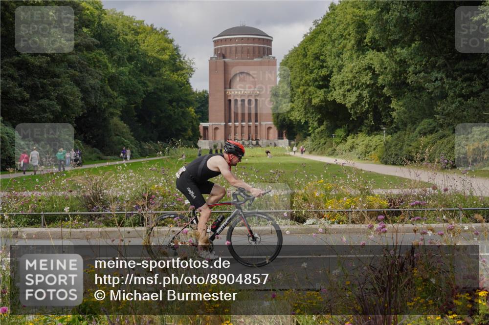 14.09.2025 - Stadtparktriathlon Michael Burmester http://msf.ph/oto/8904857 14.09.2025 11:48:08 Radfahren 927, 952, 960, 1006, 1088, 1116 meine-sportfotos.de