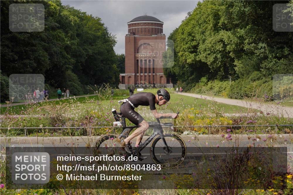 14.09.2025 - Stadtparktriathlon Michael Burmester http://msf.ph/oto/8904863 14.09.2025 11:48:20 Radfahren 964, 968, 1006, 1035, 1041, 1053, 1089 meine-sportfotos.de